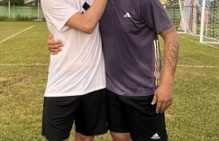 【龙八国际】?哥俩好！卡卡晒与阿德里亚诺贴面亲吻照：爱你，我的朋友