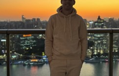 【龙八国际】奥斯卡社媒晒上海日落美景，球迷留言：留下继续欣赏美景