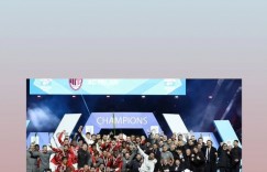 【龙八国际】担任管理层后首冠！伊布社媒晒米兰球员捧杯照片