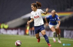 【龙八国际】追星成功?梅西送唐佳丽签名球鞋?：佳丽，谢谢你一直的支持