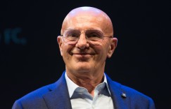 【龙八国际】萨基：米兰应学会让阵型更紧凑，前锋与后卫间距不应超过30米