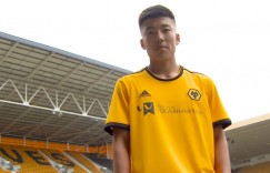 【龙八国际】何朕宇随狼队U21前往美国参加邀请赛，22日首战切尔西U21