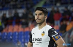 【龙八国际】瓦伦球迷劝告索莱尔留队：别像帕科一样去巴萨