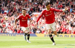 【龙八国际】英媒：曼联仍坚持努力让C罗留队，并会安排滕哈赫与其进行对话