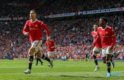 【龙八国际】记者：若曼联出售C罗，他们会在转会市场上寻找9号位球员