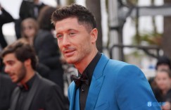 【龙八国际】记者：莱万通过了巴萨体检，现在可以完成签约