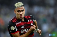 【龙八国际】罗马诺：曼联中场佩雷拉将加盟富勒姆，转会费1000万镑+300万镑