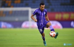 【龙八国际】记者：津门虎外援罗萨第一阶段末轮忍着前锁骨韧带撕裂伤痛出战