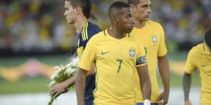 【龙八国际】巴西主帅称罗比尼奥是很棒的人且很职业，遭巴西足坛多位女性批评