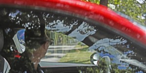 【龙八国际】图片报：莱万周二开了三辆不同的车，红色奥迪车为他的新座驾