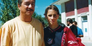 【龙八国际】R.I.P.托雷斯父亲在马德里去世，曾是“金童”的足球启蒙