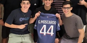 【龙八国际】巴黎18岁新援莫斯卡多社交媒体晒照，获得球队的44号球衣