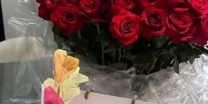 【龙八国际】乔治娜晒情人节礼物：孩子们画的爱心，玫瑰花和首饰?