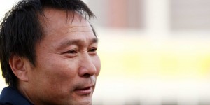 【龙八国际】足球报：沈祥福将担任深圳队教练组组长