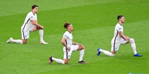 【龙八国际】邮报：英格兰球员还未决定是否要在世界杯比赛前单膝下跪