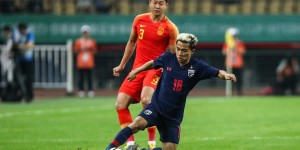 【龙八国际】足球报：泰国队今日集中备战世预赛，归化球员米克尔森伤缺