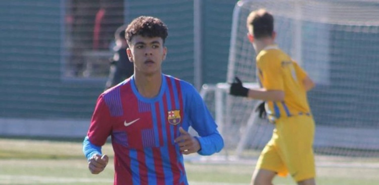 记者:拜仁接近签下巴萨16岁左后卫阿兹努,球员已来到慕尼黑