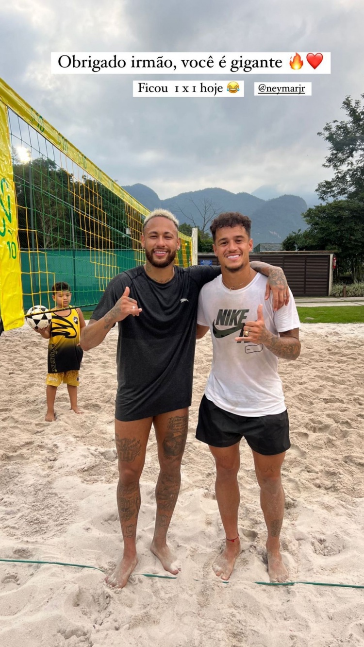 ?库蒂尼奥晒照与内马尔踢沙滩足球:你是巨星?❤️