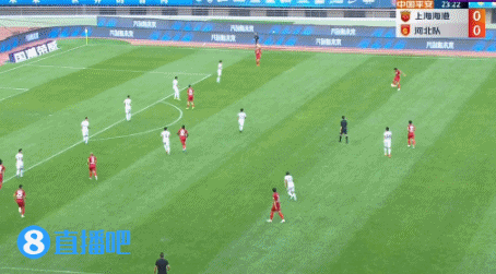 张琳芃助攻吕文君门前端射破门,上海海港1-0领先河北