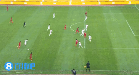 啊....这?恩迪亚耶门前一米空门踢飞,连续两场错失绝佳机会