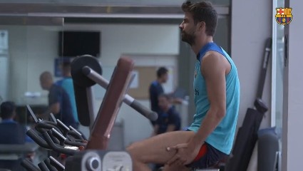 巴萨赛季首练:皮克心无旁骛专心踩单车,训练场欢声笑语?
