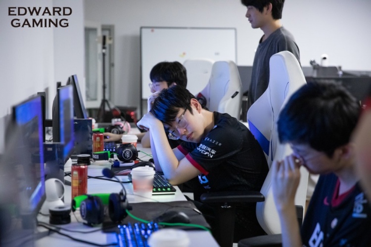 EDG赛后返图:不断复盘、调整 重新找回状态