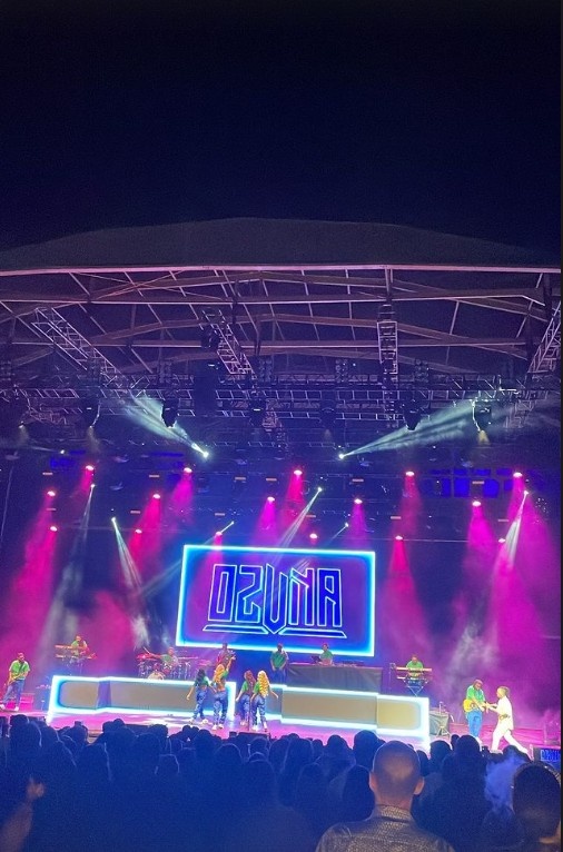 一起摇摆!?️哈兰德晒参加演唱会视频:美妙的音乐?