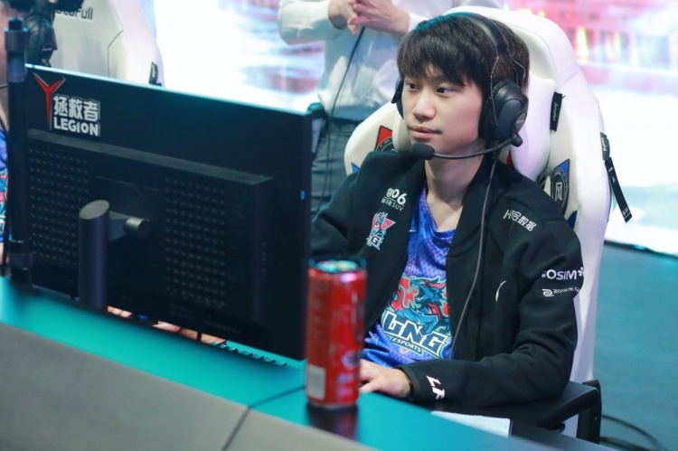 【赛后】中路发明家!Doinb肉弹冲击锤爆iG