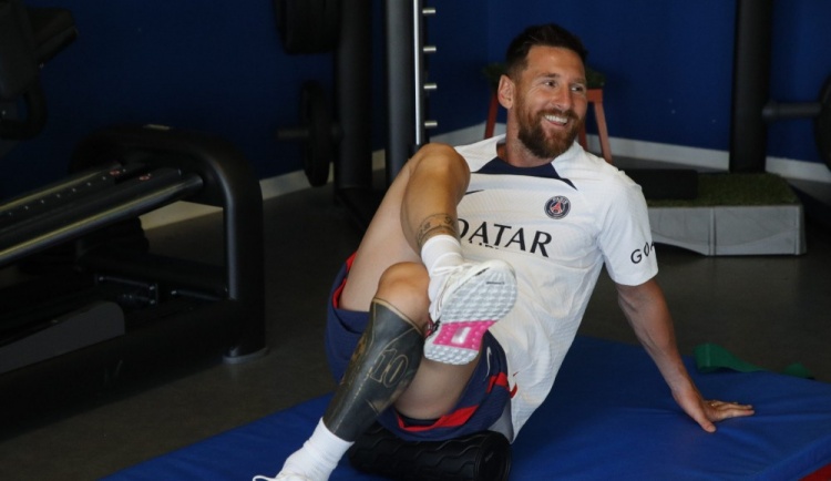 ?大巴黎晒季前体检照片,梅西、内马尔、拉莫斯等多位球星出镜