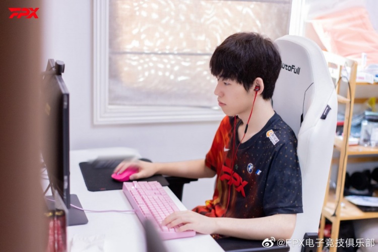 FPX赛前返图:铅华描赤羽,提笔定乾坤