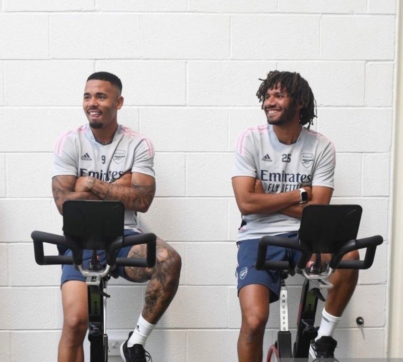 球迷们期待已久的合影出现了:Jesus and Mohamed