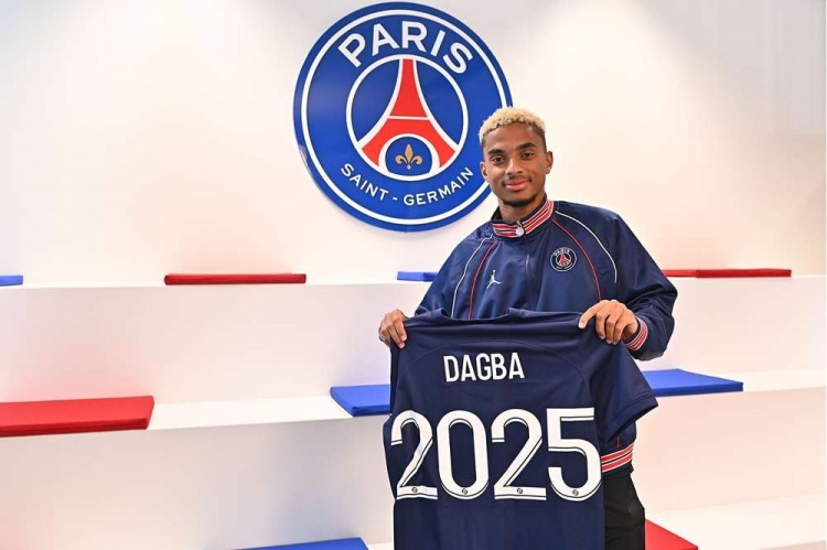 官方：巴黎与达格巴续约至2025年，下赛季租借至斯特拉斯堡