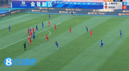 朱辰杰点球点附近获得射门良机,结果近距离抽射偏出球门