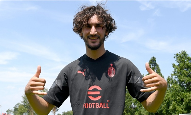 米兰官网介绍阿德利:身体好,能组织,擅长远射