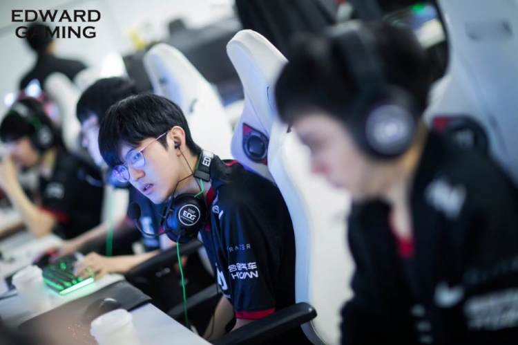 EDG赛后返图:虽仍有遗憾,但骑士依旧初心不改