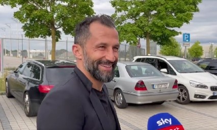 德里赫特的加盟概率?萨利微笑回应:我想说,但我不能说