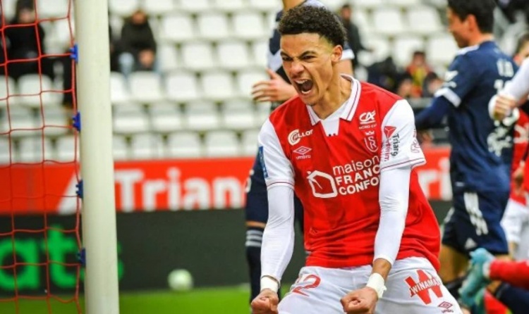 法媒：巴黎提交对埃基蒂克首个口头报价，2700万欧+浮动奖金