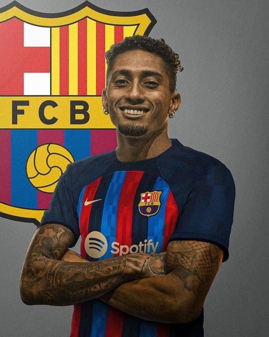 记者:拉菲尼亚拒绝了更丰厚的报价,因为他的梦想是加盟巴萨