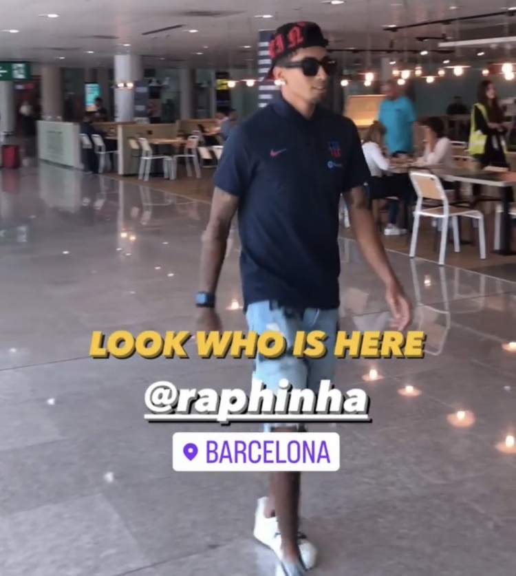 世体:拉菲尼亚已经抵达巴塞罗那,完成体检后正式签约