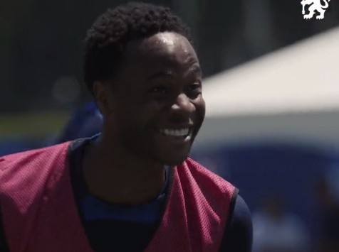 斯特林首练!图赫尔表示对他的加入感到快乐,整个训练场欢声笑语