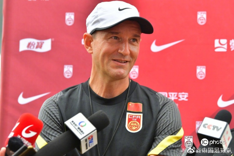 #国足训练日志# 扬科维奇:专注于自身,我们代表的是我们的国家