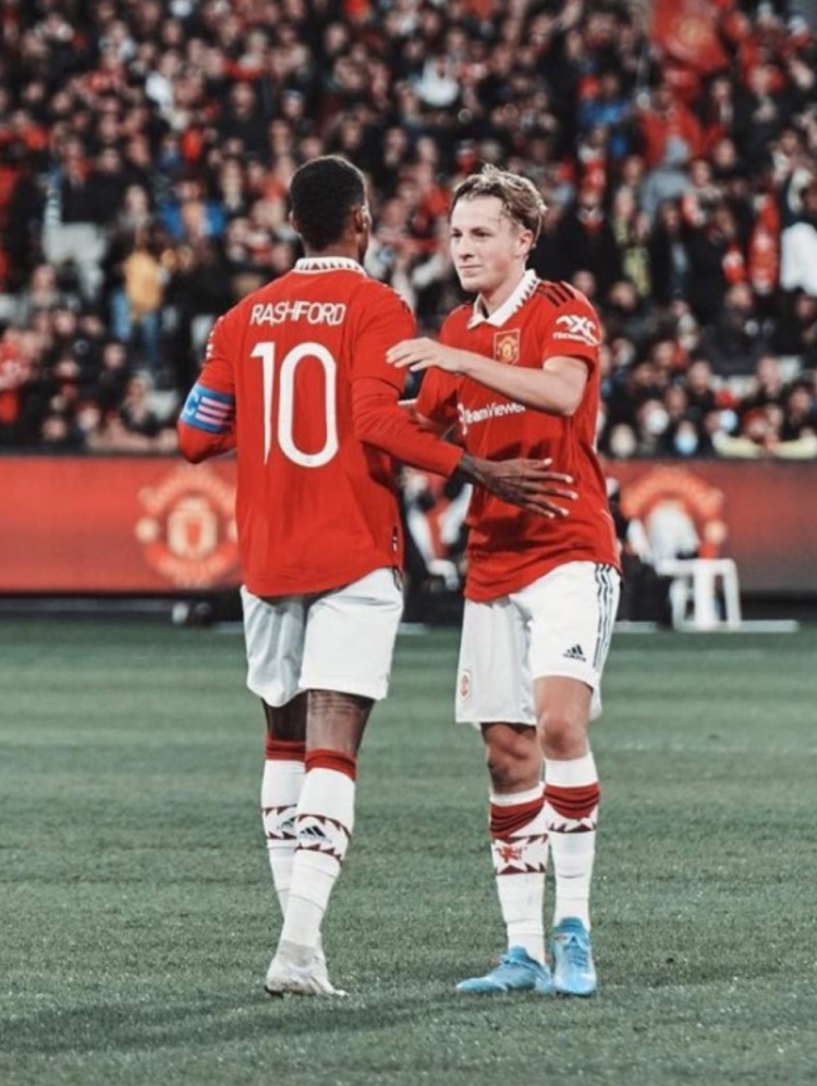 老萨维奇称赞儿子:为你的表现骄傲,你完成了老爸未竟的事业❤️