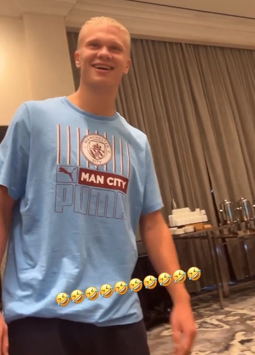 气氛担当格10上线!哈兰德生日餐前发表演讲,最后说:开动吧?