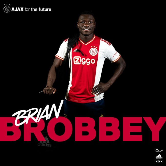 官方:阿贾克斯总价1935万欧签下布罗贝,双方签约至2027年