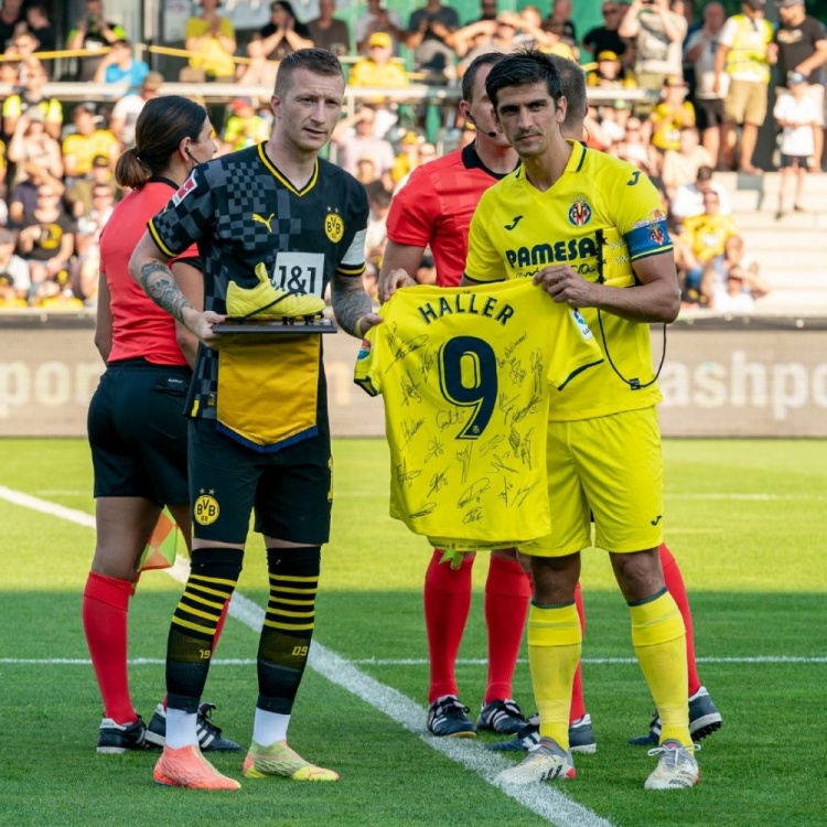 这才是足球!黄潜向多特赠送全队签名的9号球衣,祝福患病的阿莱