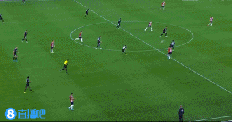 我是看懵了!尤文小将法吉奥利超远半场吊射差点得手!!?