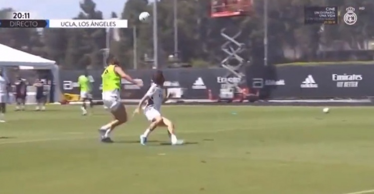 这球感太强了!?️本泽马训练赛上挑球连停带过后逆足破门