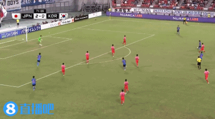 行云流水的进攻!日本队前场精妙配合将球传进球门!