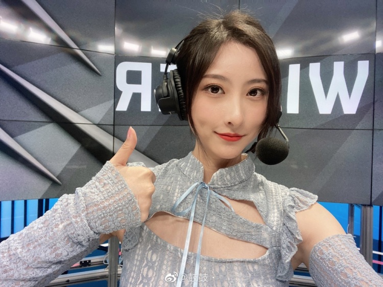 今日解说预告:毛毛搭档鼓鼓解说今日两场BO3