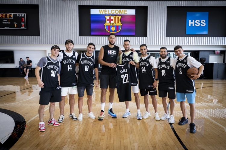 巴萨7将造访篮网队基地,与本-西蒙斯等人会面并获赠球衣